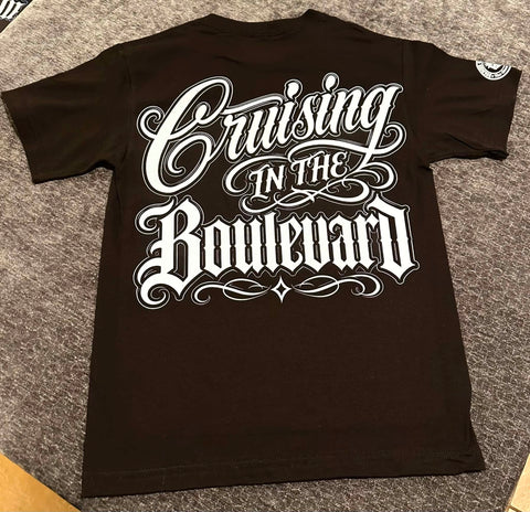 CRUISING IN THE BOULEVARD